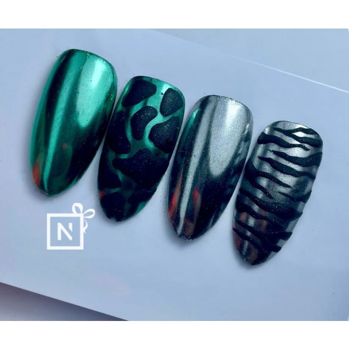 Black Nail Art met Animal Print en Velvet Look