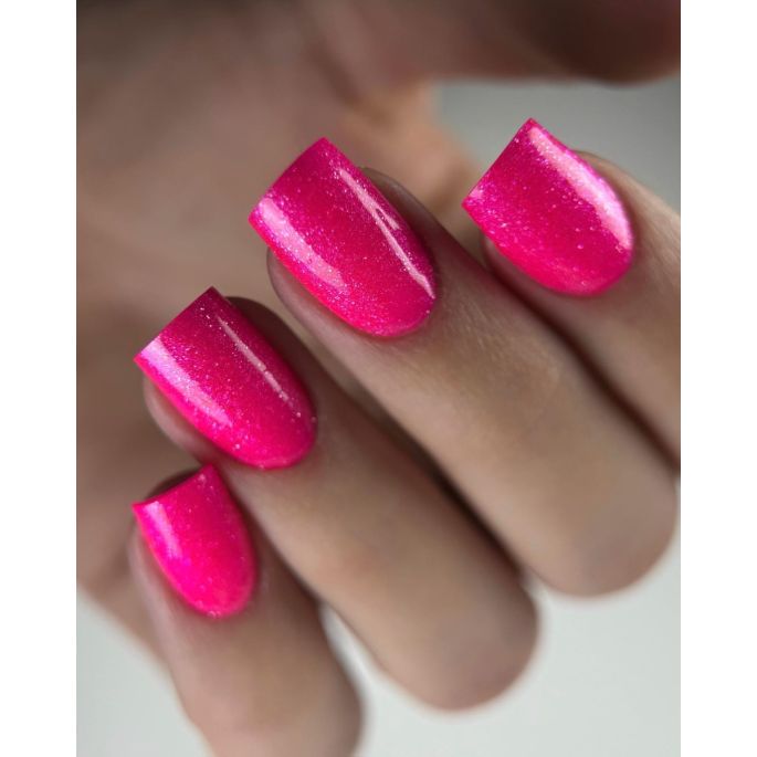 Een knallende roze kleur gellak met glitter: dat is Distri Choice Sas